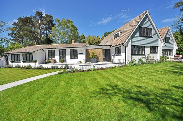 beautiful-home-1680789_1280.jpg