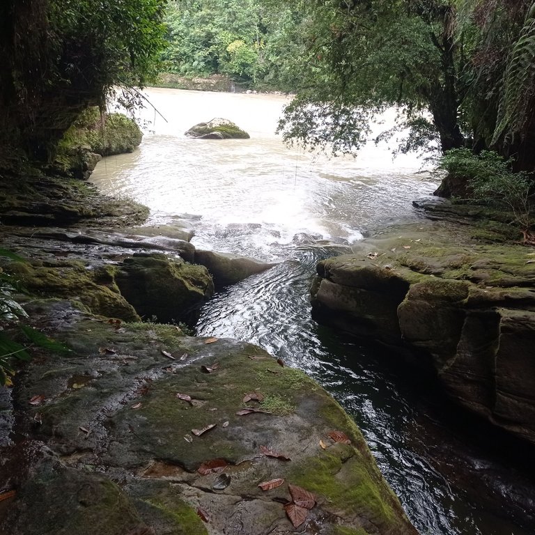 Water entering the Mocoa River - Agua incorporándose al río Mocoa