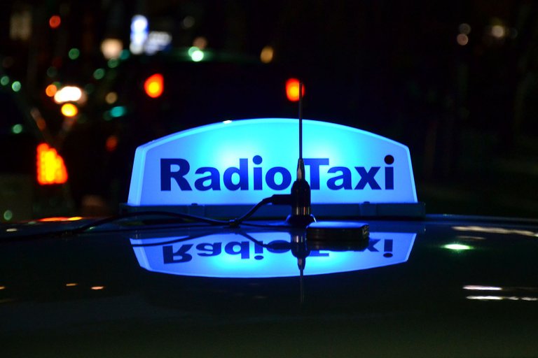 taxisign04.jpg