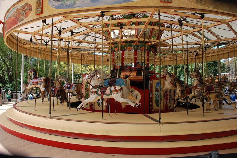 merry-go-round-169901_1920.jpg