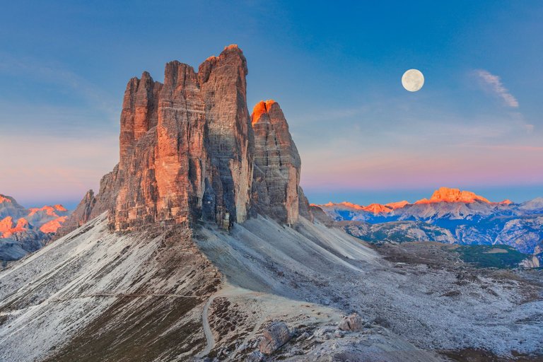 Full Moon Morning on Tre Cime di Lavaredo_resize.jpg