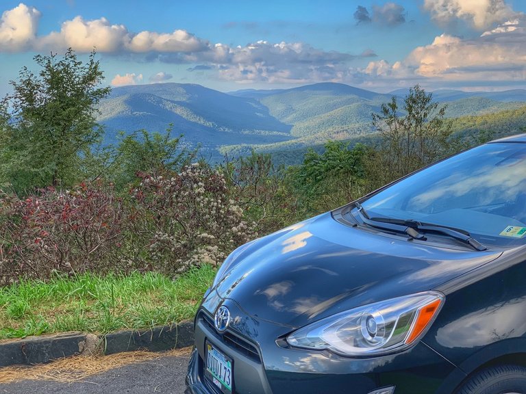 Curves of mountains and the car 