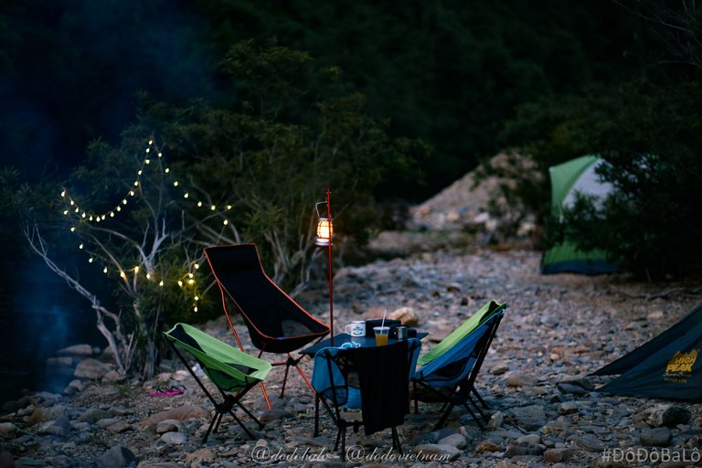 This is another camping trip next to a stream near Mui Trau tunnel in Da Nang.