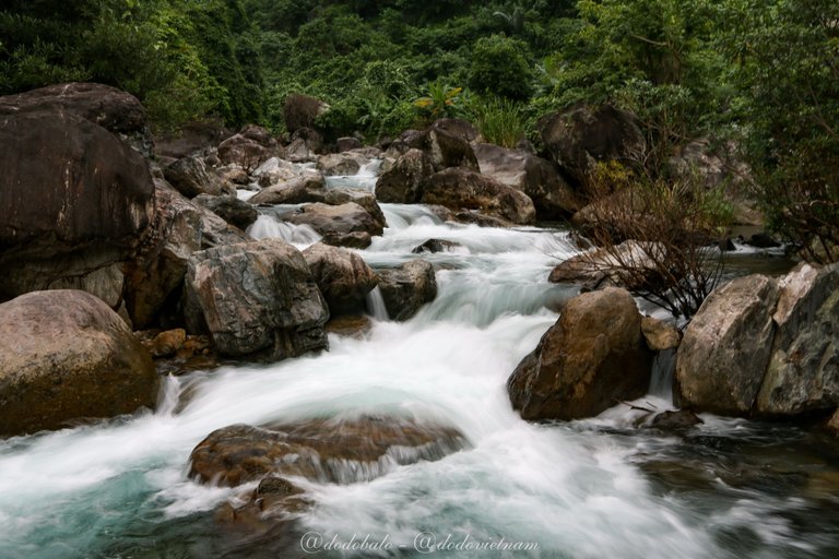 This is Khe Ram, a stream in the Hoa Bac mountains in Danang. This is one of my favorite places in the summer.
