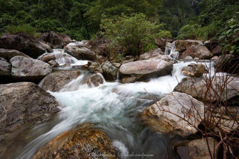 Another favorite stream of mine in the Hoa Bac mountains in Danang is Khe Duong with its cool water flowing all year round.