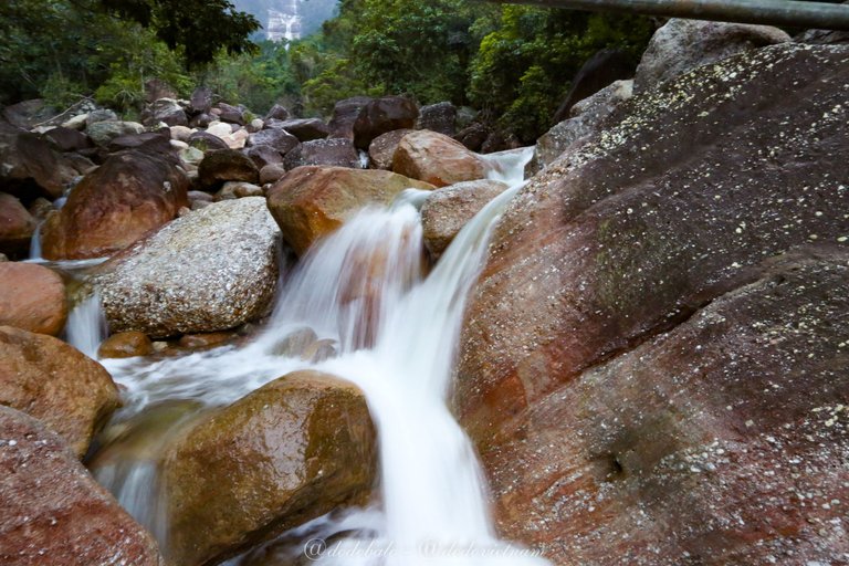 The trail to conquer these waterfalls is very beautiful but also very challenging.