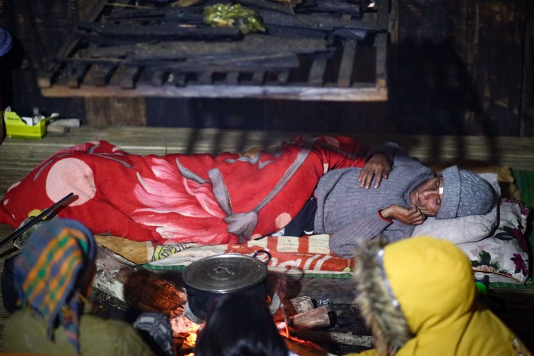 Elderly people and children also often sleep around the fire in the winter to better keep warm.