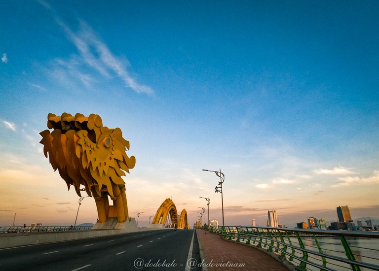 Dragon Bridge - The symbol of Da Nang city. It breathes fire and water each Saturday and Sunday night at 9 pm.