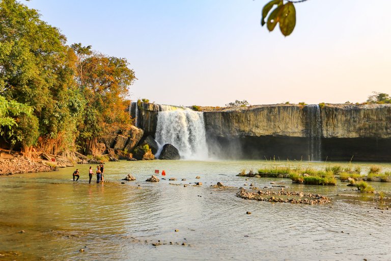 The valley in front of the waterfall