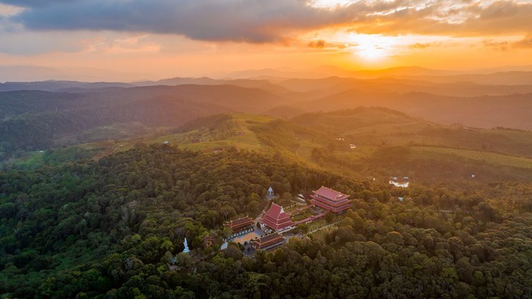 The hill behind Khanh Lam pagoda is a great spot to watch sunset in Mang Den
