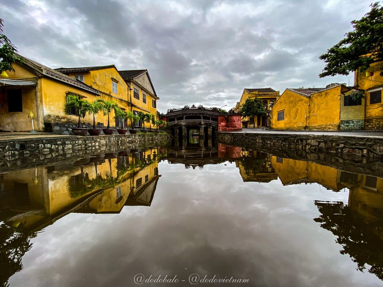 This is Pagoda Bridge, a symbol of Hoi An ancient town.