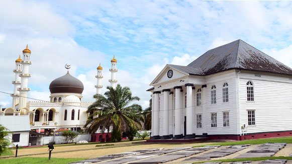 Moskee-en-synagoge-paramari.jpg