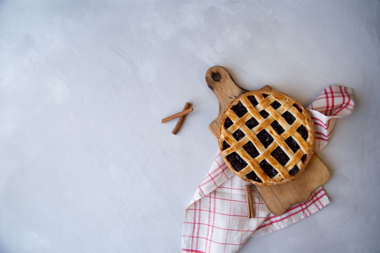 american-cherry-pie-cutting-board-light-gray-background-top-view-background-text.jpg