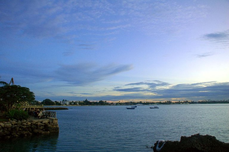 Sea Cliff, the last place I hang out in Dar Es Salaam. Here I am separated from my friends