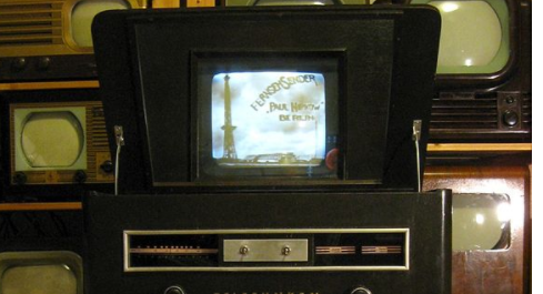German television set from 1936/37 (source: Wikimedia Commons)