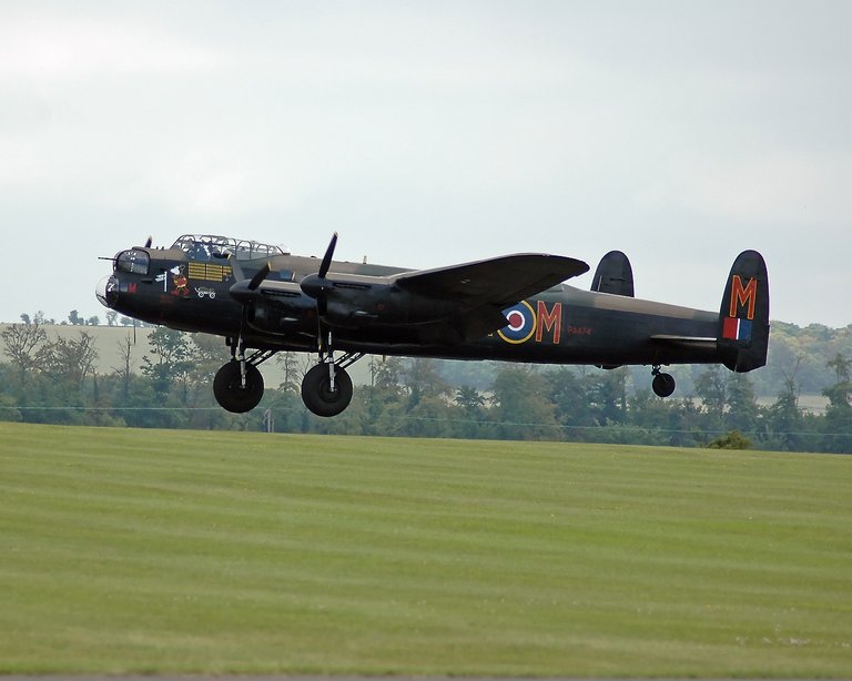 Avro_Lancaster_B_I_PA474_1.jpg