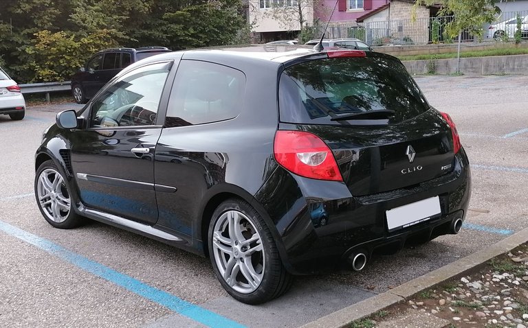 renault-clio-2-rs-back.jpg