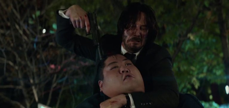 johnwick2-gunpoint-headlock-sumoman.jpg