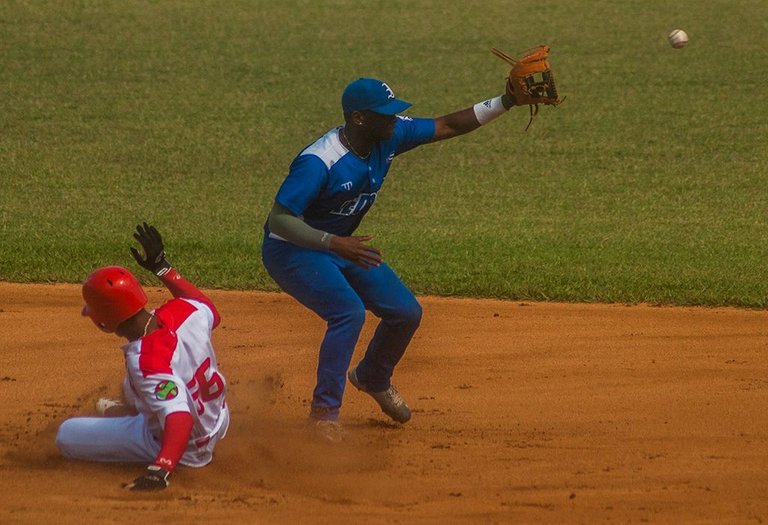 Las-Tunas-Vs-Industriales-beisbol-2022_0007.jpg