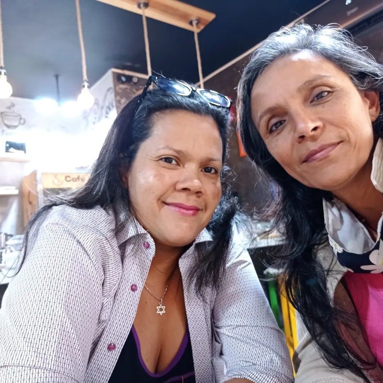 Cari y yo en el Café Bracamonte