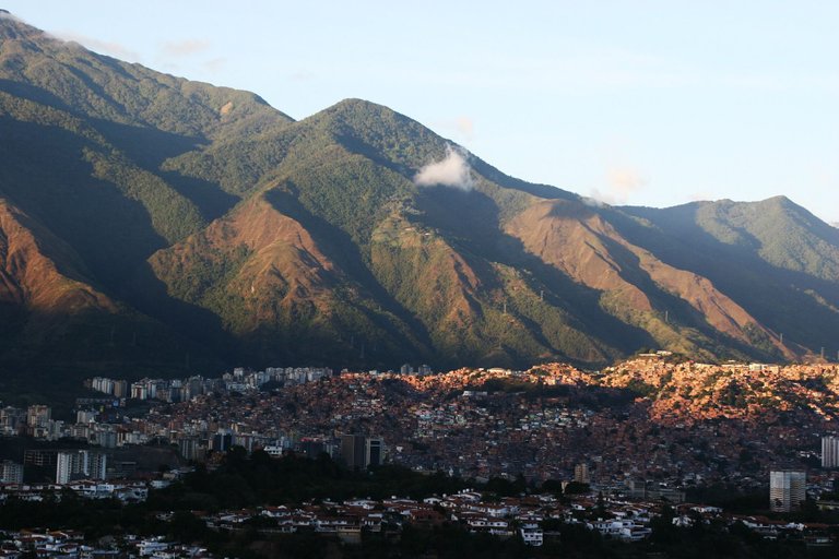 caracas-g9088b1d0d_1920.jpg