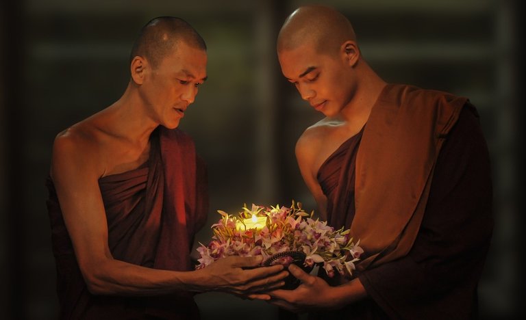 theravada-buddhism-1788675_1280.jpg