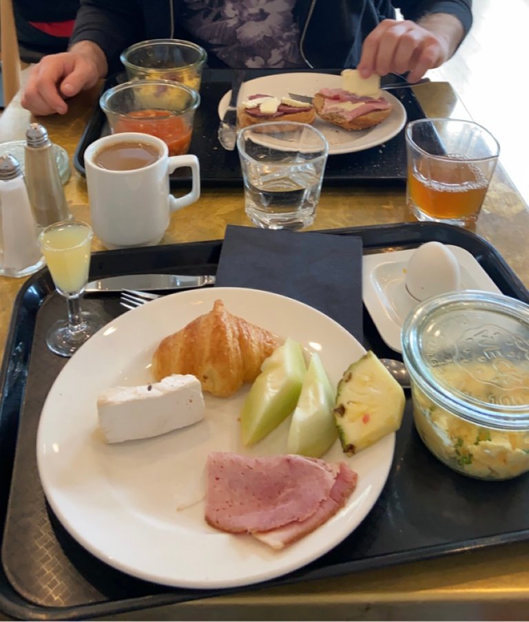 It may seem like I didn't eat a lot, but because I don't want to waste any food, I supply myself with food several times