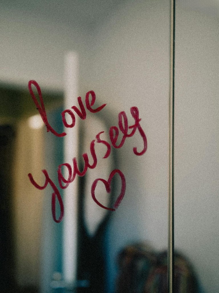 free-photo-of-inspiring-message-on-mirror-love-yourself.jpeg