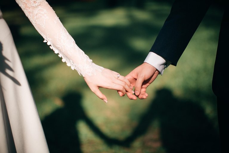 weddings-3225110_1280.jpg