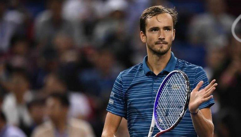 daniil-medvedev-i-didn-t-want-to-disrespect-alexander-zverev-in-any-way-.jpg