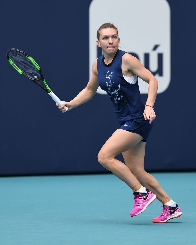 simona-halep-practicing-at-miami-open-03-18-2019-2.jpg