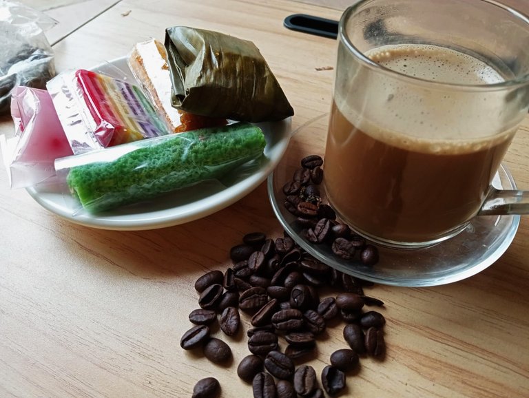 Kopi dan jajan.jpg