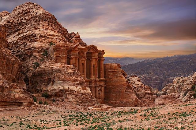 petra-g4c6fff686_640.jpg