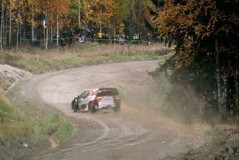 !02rallyfinland_rally_car.jpg