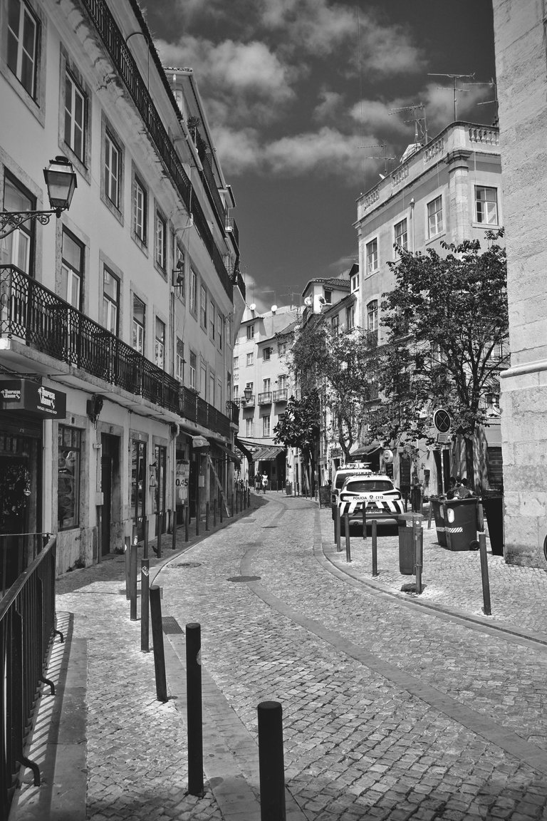 Lisbon streets bw 2.jpg
