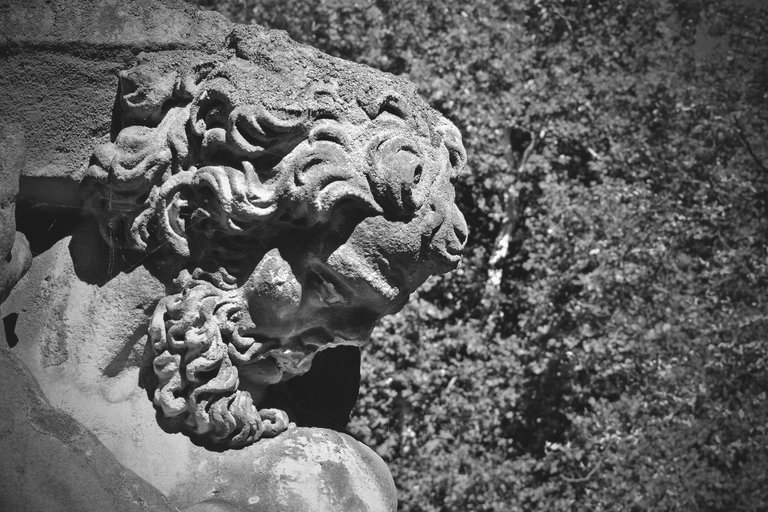 Lubiaz Abbey statue bw 3.jpg