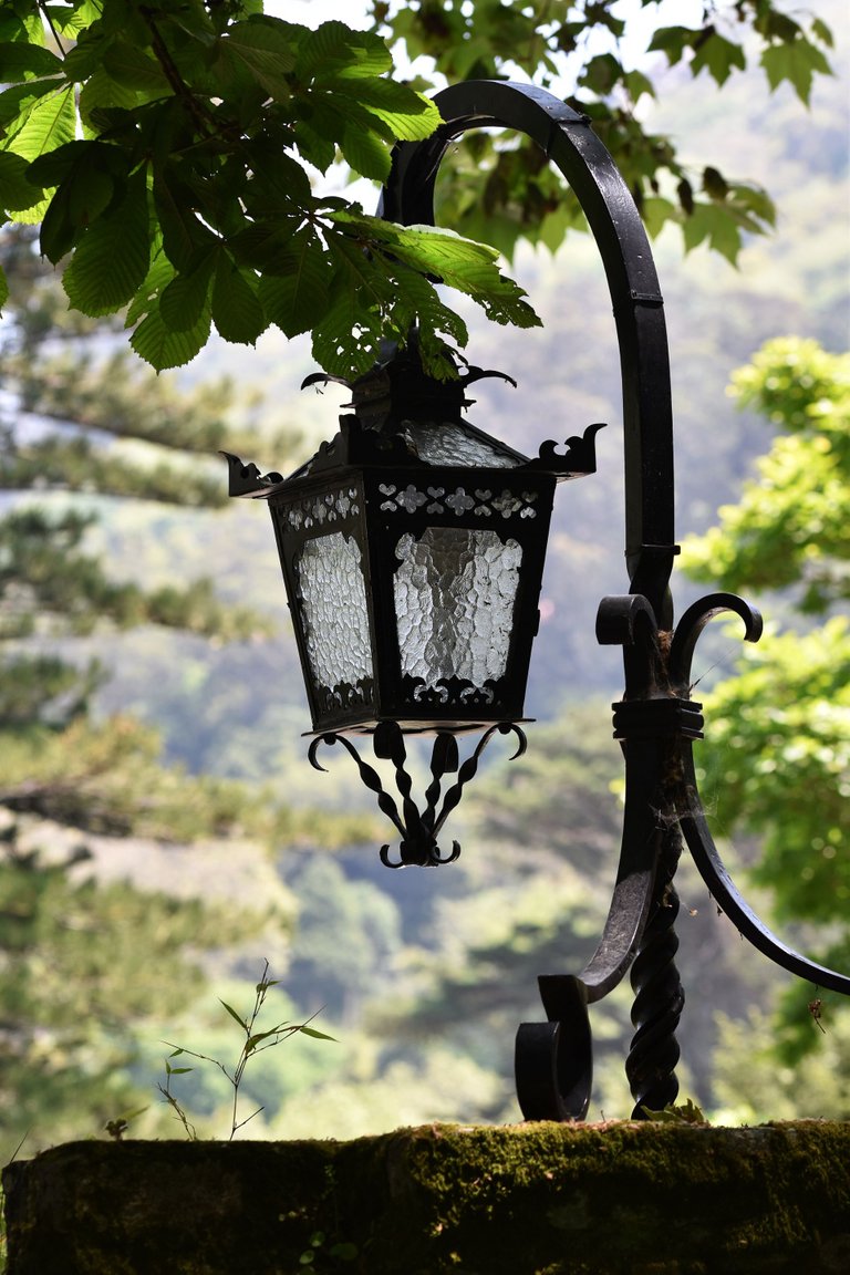 Quinta da Regaleira lamp 1.jpg