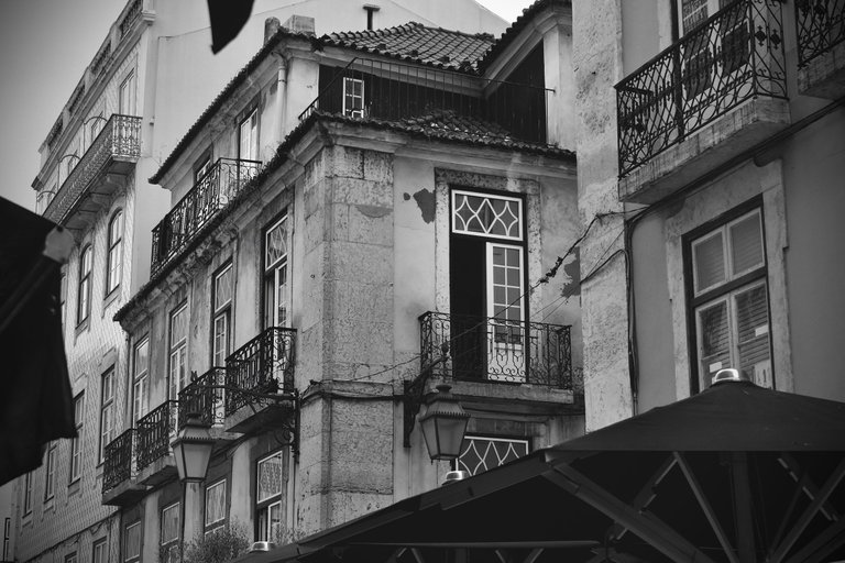 Lisbon street photography bw 3.jpg