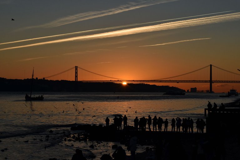 sunset lisbon bridge jan 17.jpg