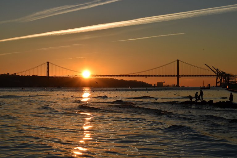 sunset lisbon bridge jan 10.jpg