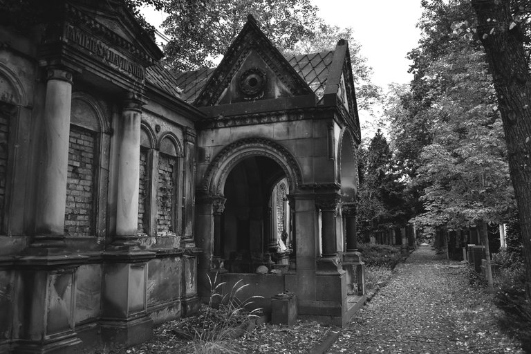 Old Jewish Cemetery bw 9.jpg