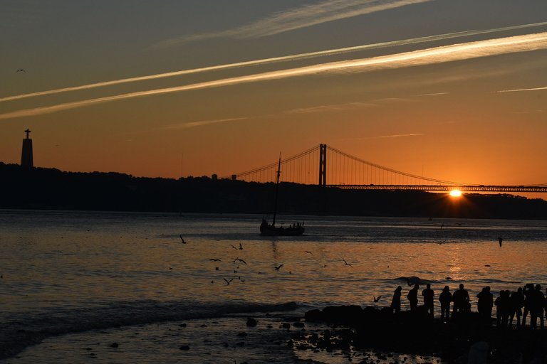 sunset lisbon bridge jan 16.jpg