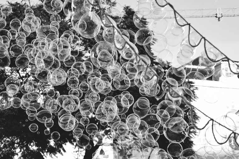 bubbles lisbon bw 1.jpg