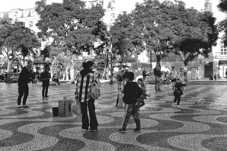 bubbles lisbon bw 4.jpg