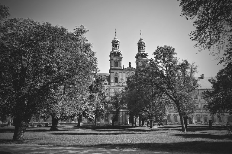 Lubiaz Abbey bw.jpg