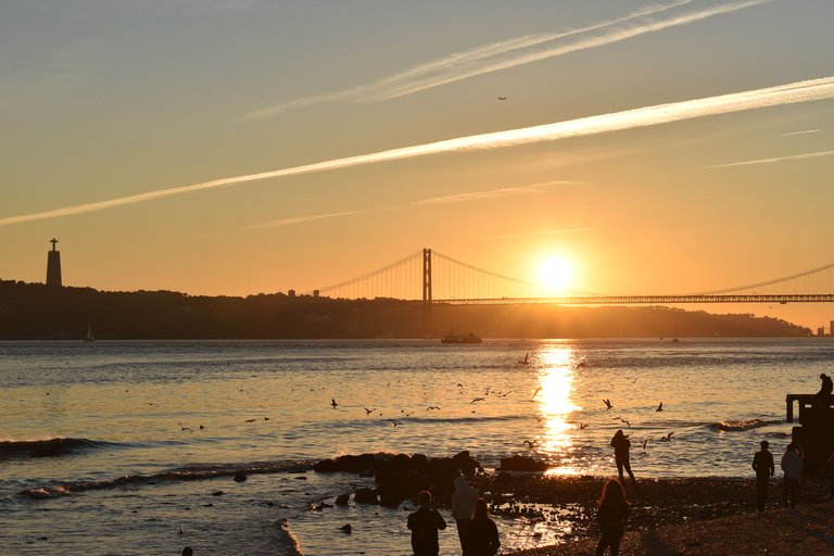 sunset lisbon bridge jan 3.jpg