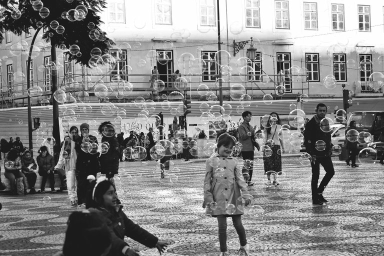 bubbles lisbon bw 3.jpg