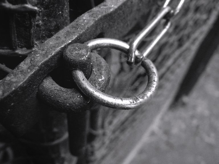 rust lock bw 1.jpg