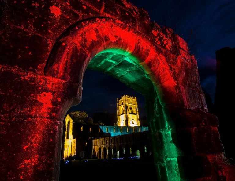 fountains-abbey-by-night_10369733354_o.jpg