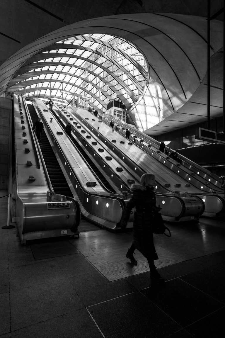 Canary-Wharf-Tube2.jpg